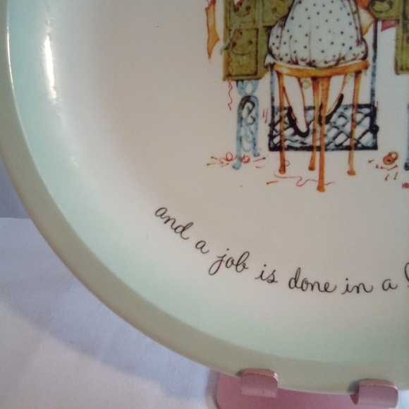 Holly Hobbie Plate Collector's Edition 1972 American Greetings 10.5” Pre-owned - Picture 4 of 9